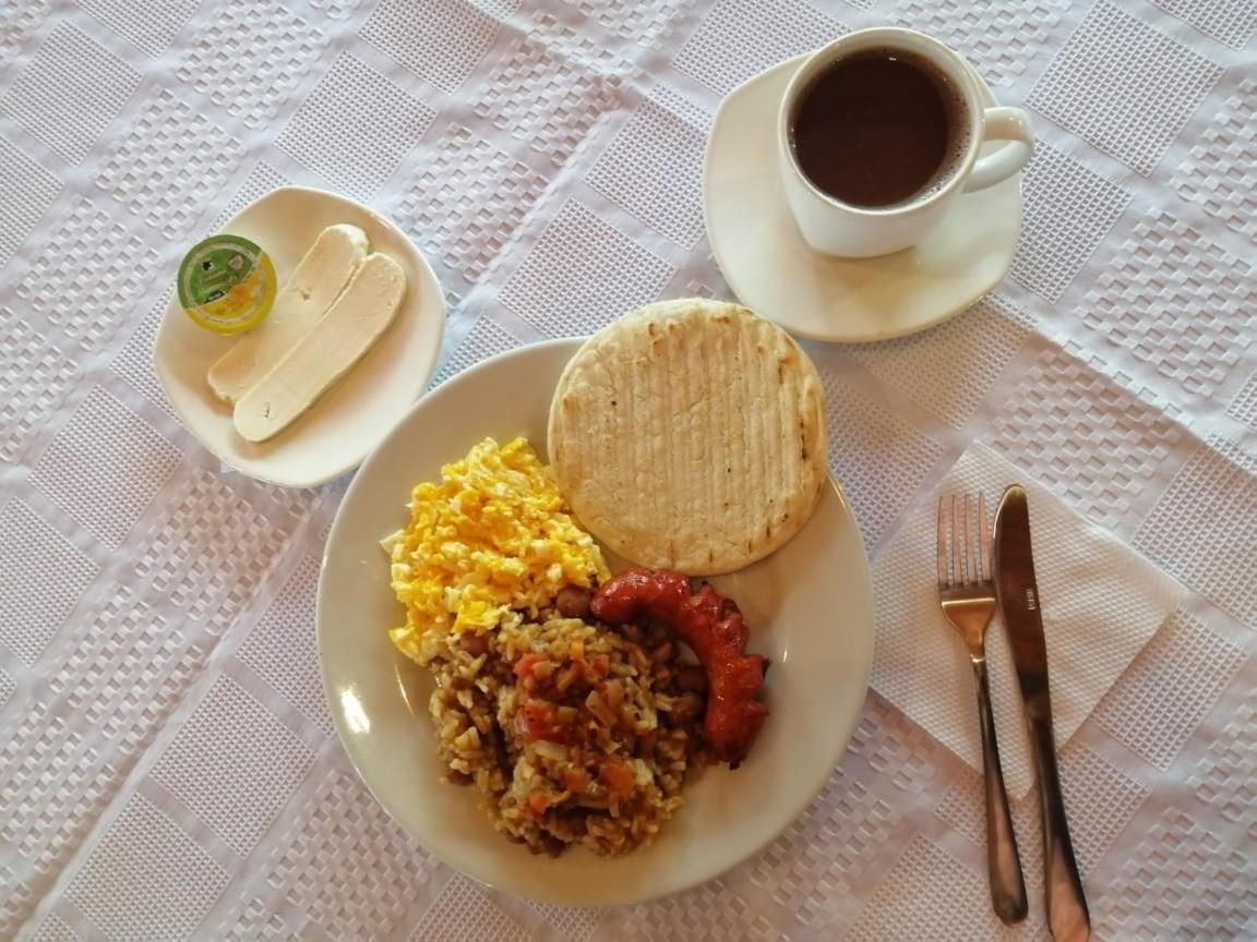 Hotel El Potrillo El Penol  Екстериор снимка